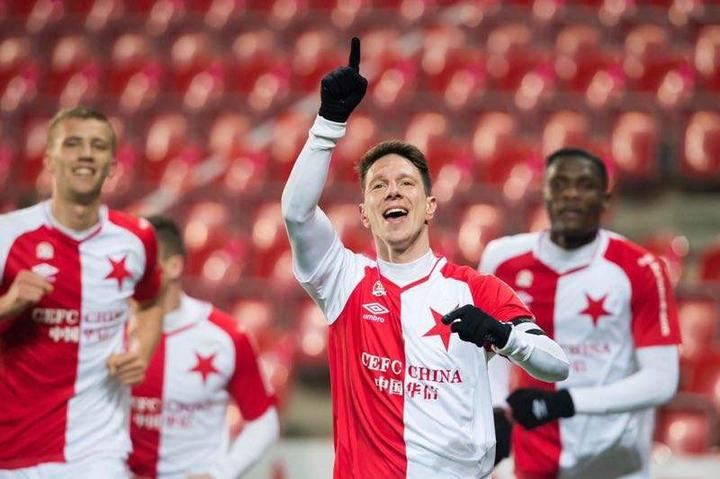 布拉格斯拉维亚：欧冠赛场的坚韧逆袭者