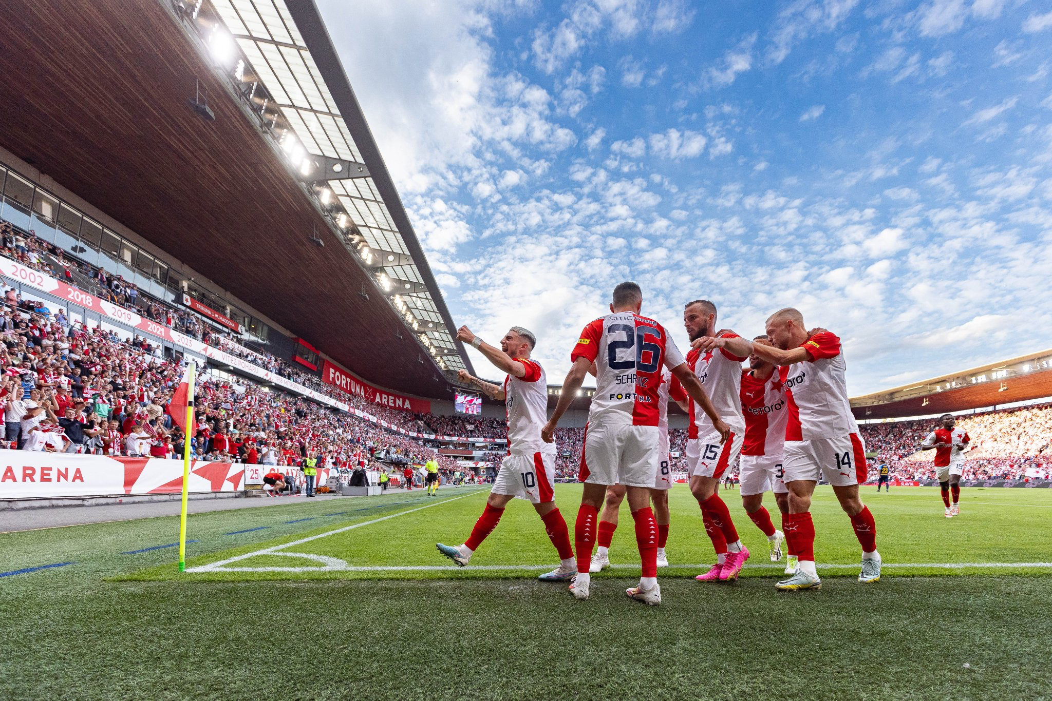 布拉格斯拉维亚：欧冠赛场的坚韧逆袭者