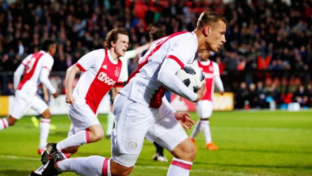 PSV埃因霍溫：歐冠賽場的“橙色閃電”